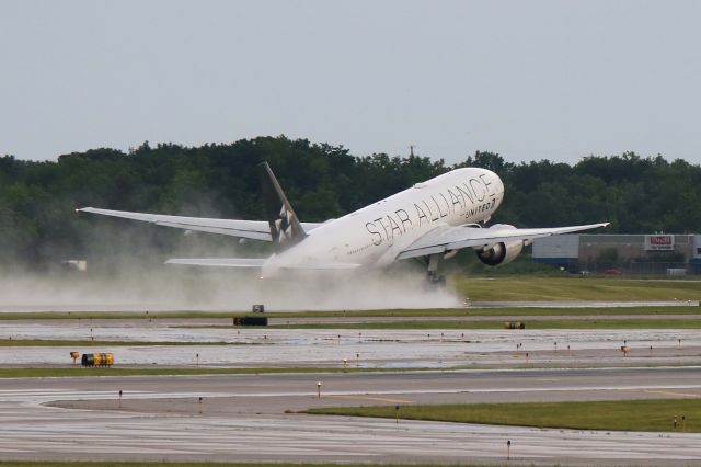 Boeing 777-200 (N76021) - Departing KCLE on 19 Jun 2017.