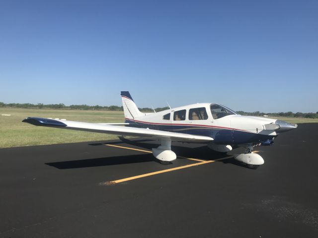 Piper Cherokee (N8337A)