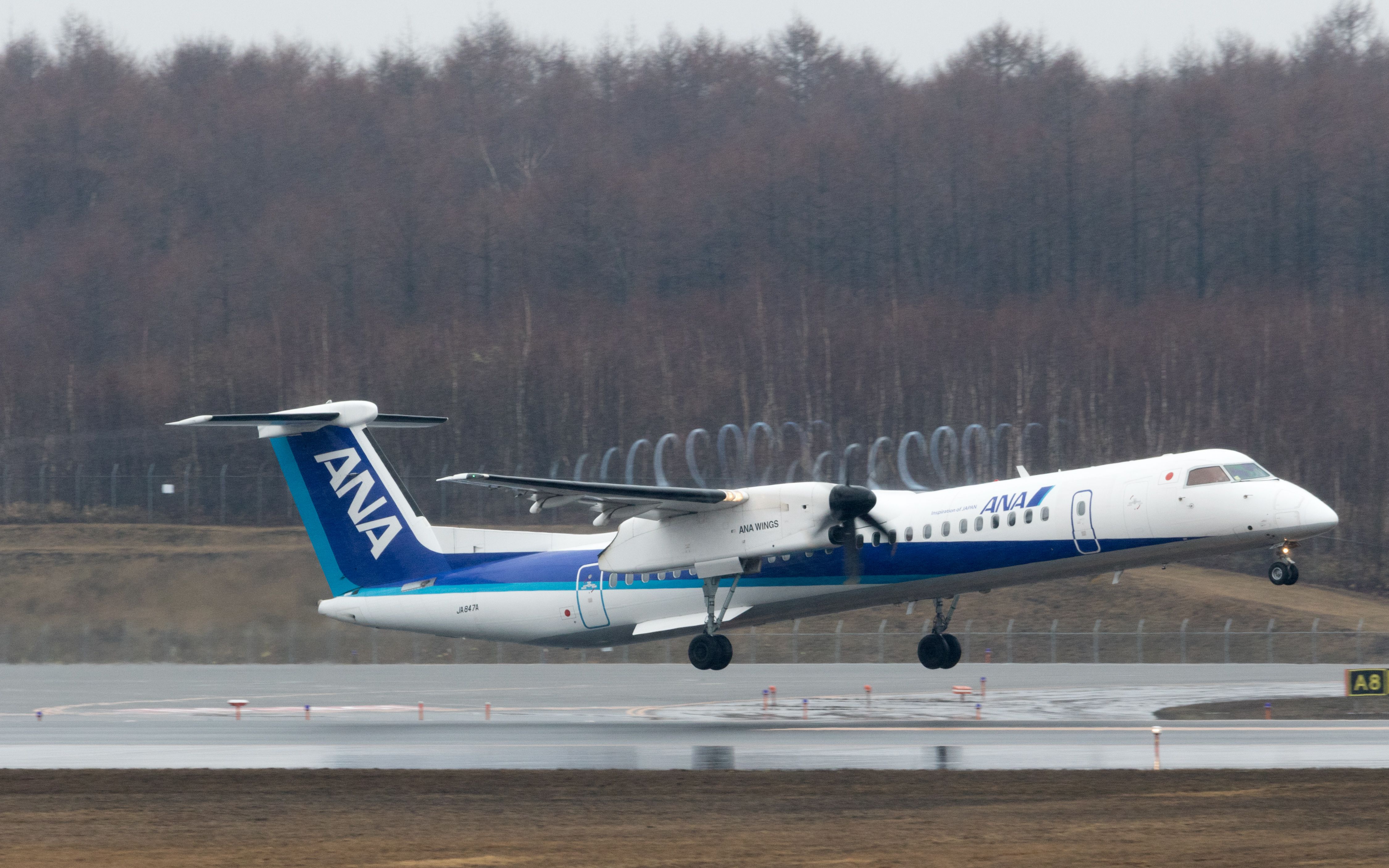 de Havilland Dash 8-400 (JA847A) - ANA Wings - AKX / Bombardier DHC-8-402Q Dash 8 [DH8D]br /Apr.15.2018 New Chitose Airport [CTS/RJCC] JAPAN