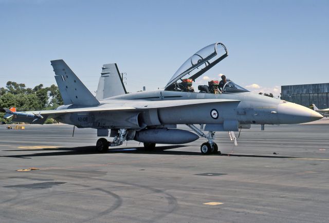 A21108 — - AUSTRALIA - AIR FORCE - MCDONNELL DOUGLASF/A-18B HORNET - REG A21-108 (CN 0392/ATF108) - EDINBURGH RAAF BASE ADELAIDE SA. AUSTRALIA - YPED (14/11/1987)