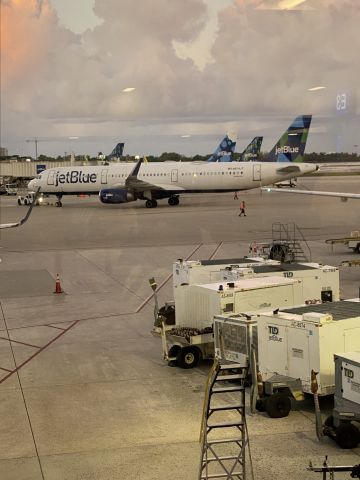 N974JT — - N974JT early morning pushback for Norman Manley - KIN