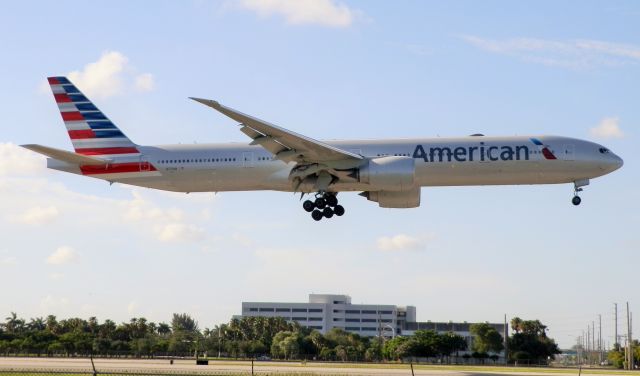 BOEING 777-300ER (N717AN)