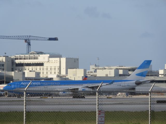 Airbus A330-300 (LV-CSD)