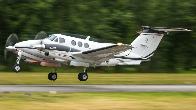 Beechcraft King Air 90 (N321TR) - N321TR lifting off of College Park Airport's runway 33 for a flight to Allentown