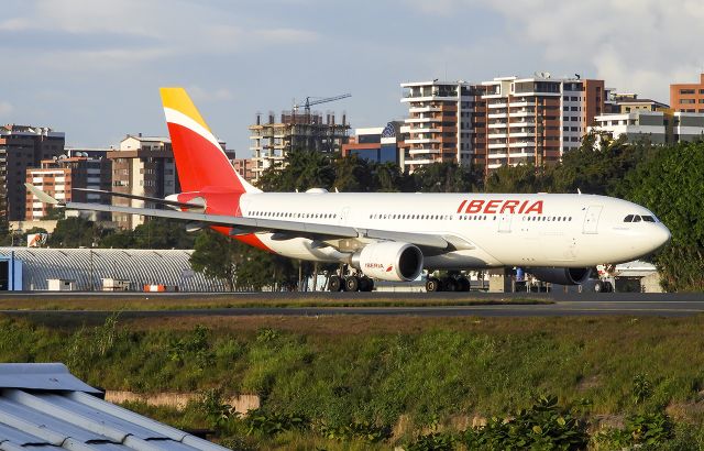 Airbus A330-300 (EC-MKJ)