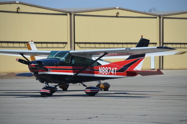 Cessna Skyhawk (N8874T)