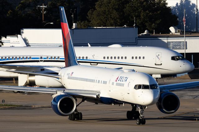 Boeing 757-200 (N655DL)