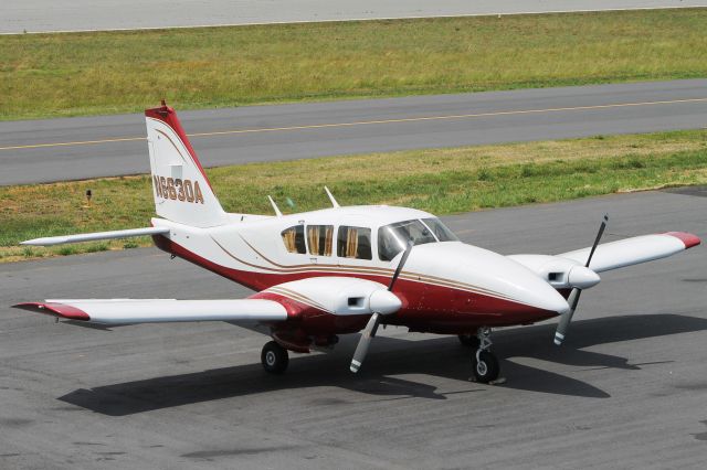 Piper Aztec (N6630A)