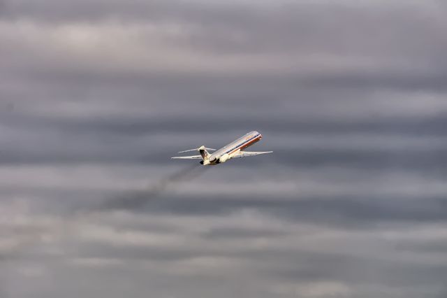 McDonnell Douglas MD-80 —