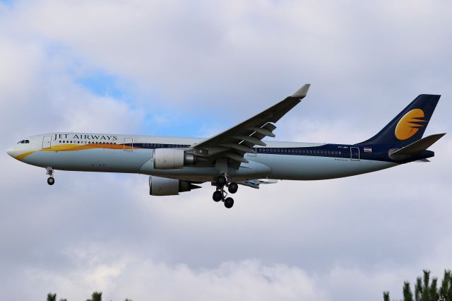 Airbus A330-300 (VT-JWT)