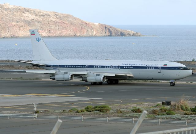 Boeing 707-100 (EP-AJE)