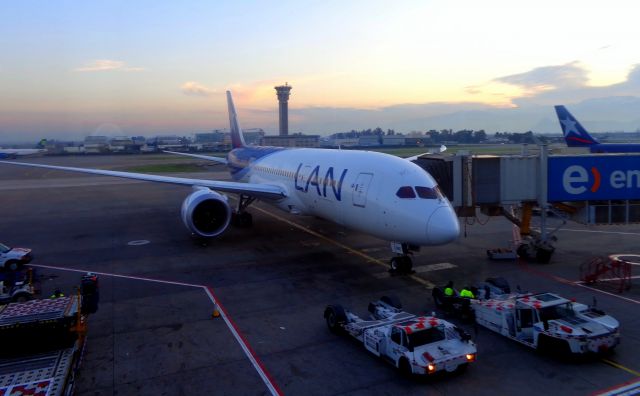 Boeing 787-8 (CC-BBE)