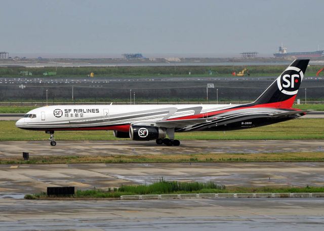 Boeing 757-200 (B-2899)