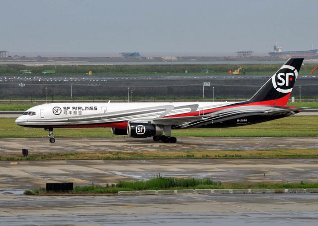 Boeing 757-200 (B-2899)