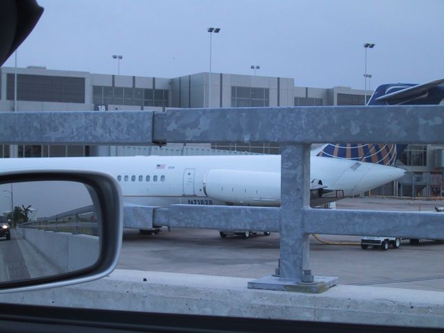 McDonnell Douglas MD-80 (N71828)