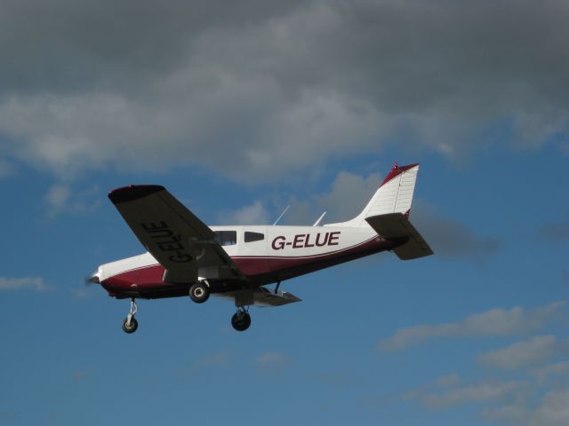 Piper Cherokee (G-ELUE)