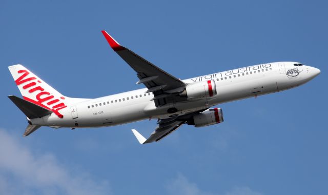 Boeing 737-800 (VH-VUX) - Nightcliff Beach Departing 34L