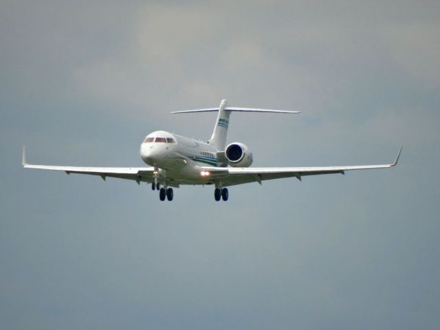 Bombardier Global Express (N137BB)