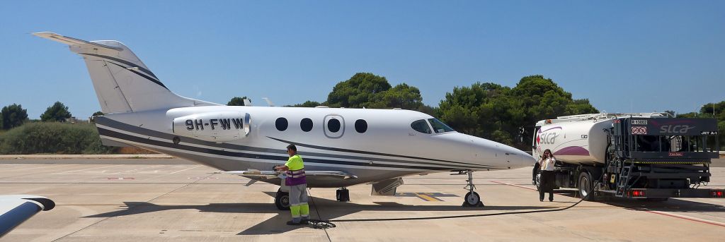 Beechcraft Premier 1 (9H-FWW)