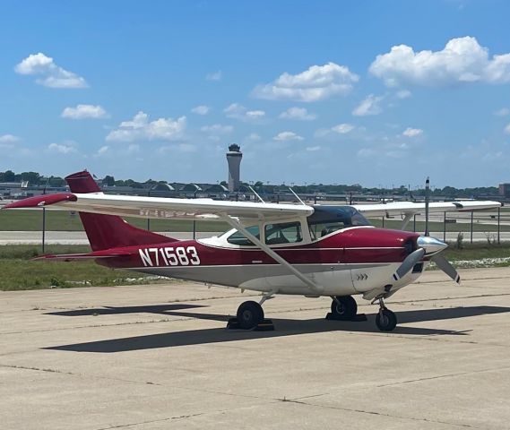 Cessna Skylane (N71583)