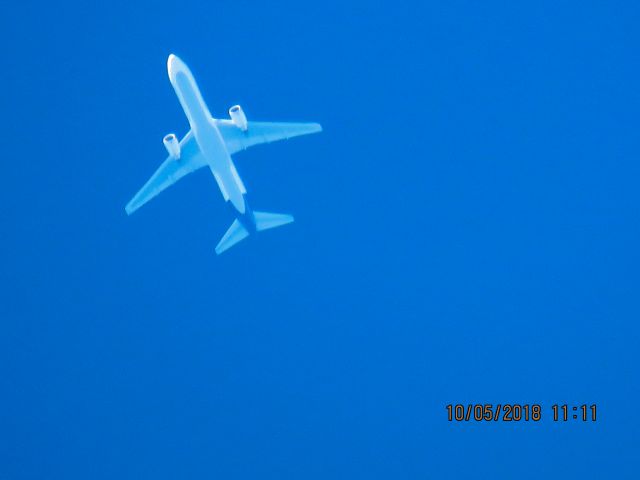 BOEING 767-300 (N140FE)