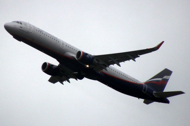 Airbus A321 (VP-BEG) - Airborne off rwy 27R on 29-May-19 operating flight AFL2583 to UUEE.