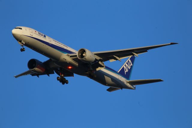 BOEING 777-300ER (JA736A)