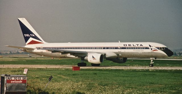 Boeing 757-200 (N603DL) - Scanned print, taken late nineties, early 2000s