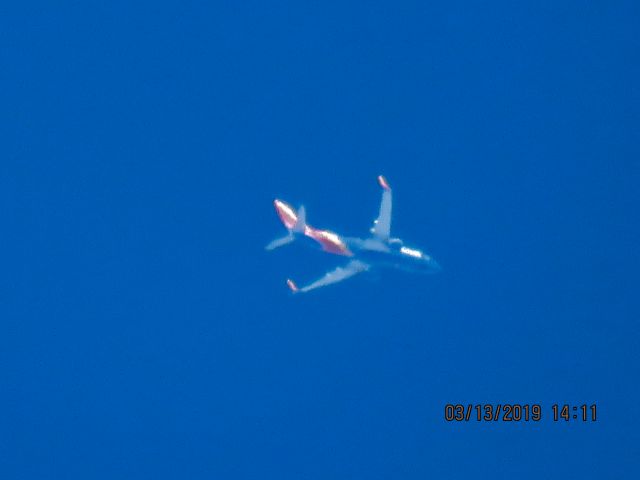 Boeing 737-800 (N8513F)