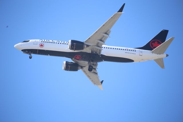 Boeing 737 MAX 8 (C-FSIQ)