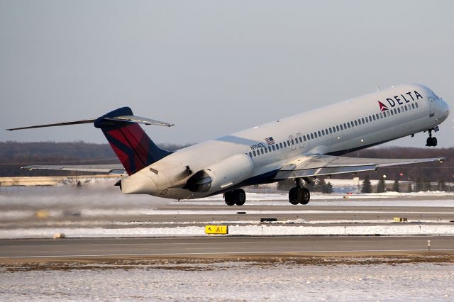 McDonnell Douglas MD-88 (N994DL)