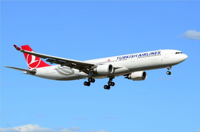 Airbus A330-300 (TC-LND)