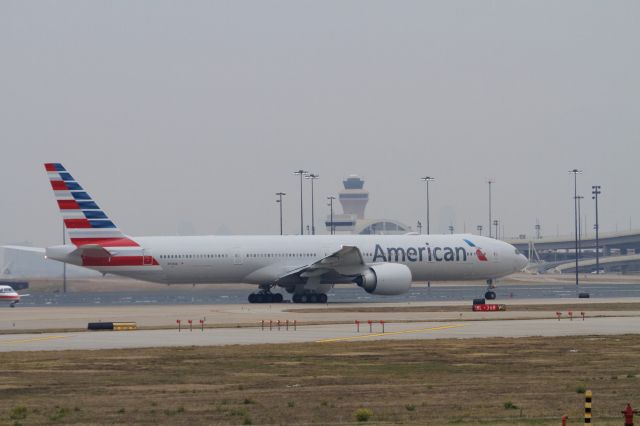 Boeing 777-200 (N718AN) - Americans new paint on B777