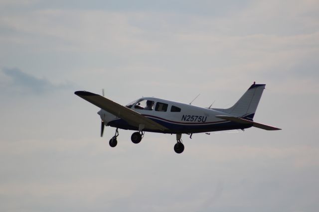 Piper Cherokee (N2575U)