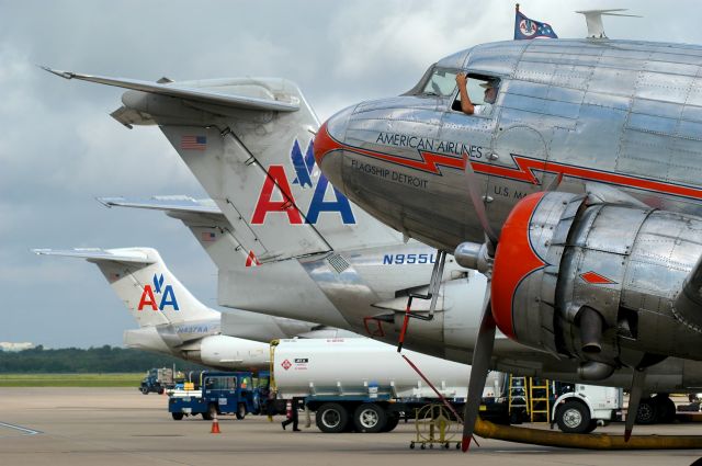 Douglas DC-3 (NAC17334)