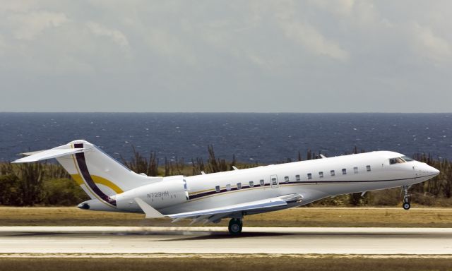 Bombardier Global 5000 (N723HH)