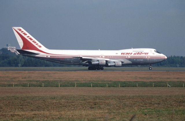 Boeing 747-200 (VT-EBU) - Departure at Narita Intl Airport Rwy16 on 1989/11/04