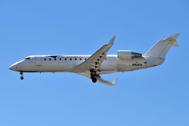 Canadair Regional Jet CRJ-200 (N92EA)