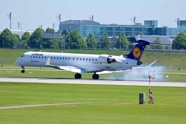 Embraer ERJ-190 (D-ACKF)