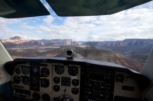 Beechcraft Bonanza (33) (N2LH)