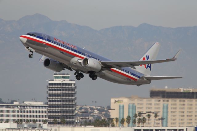 Boeing 737-800 (N893NN)