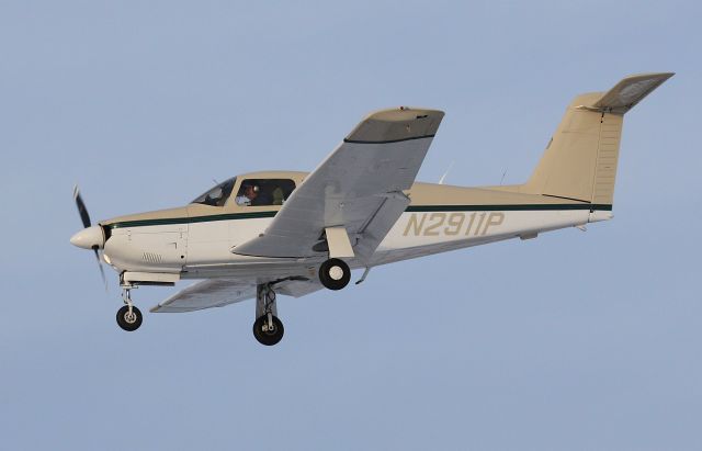 Piper Cherokee (N2911P)