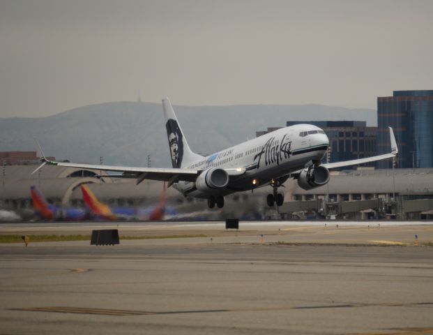 Boeing 737-800 (N548AS) - This Alaska 737-800 is snapped just after rotation on 20R.