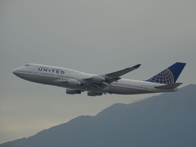 Boeing 747-400 (N104UA)