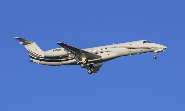 Embraer ERJ-135 (N538M) - Runway 02L arrival @KDPA.