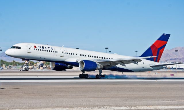 Boeing 757-200 (N685DA)