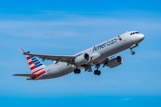 Airbus A321neo (N437AN) - An American Airlines A321 neo taking off from PHX on 3/4/23. Taken with a Canon R7 and Canon EF 100-400 L II lens.