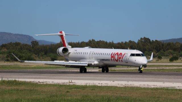 BOMBARDIER Regional Jet CRJ-1000 (F-HMLL)