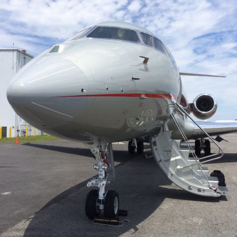 Bombardier Global 5000 —