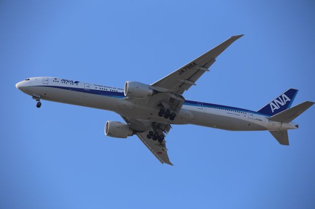 BOEING 777-300ER (JA798A)